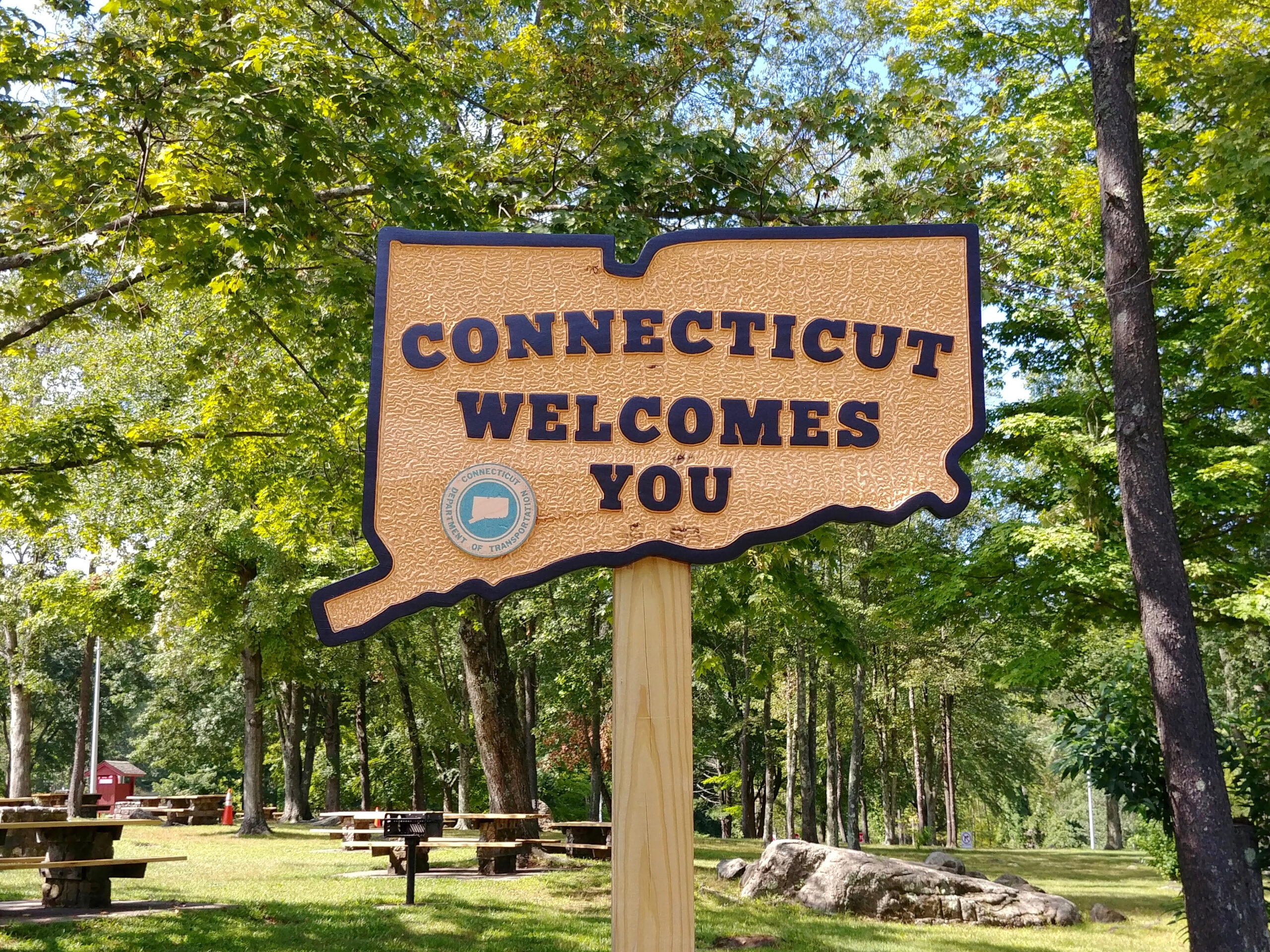 Danbury, CT: A Connecticut Welcomes You sign at the Danbury rest area