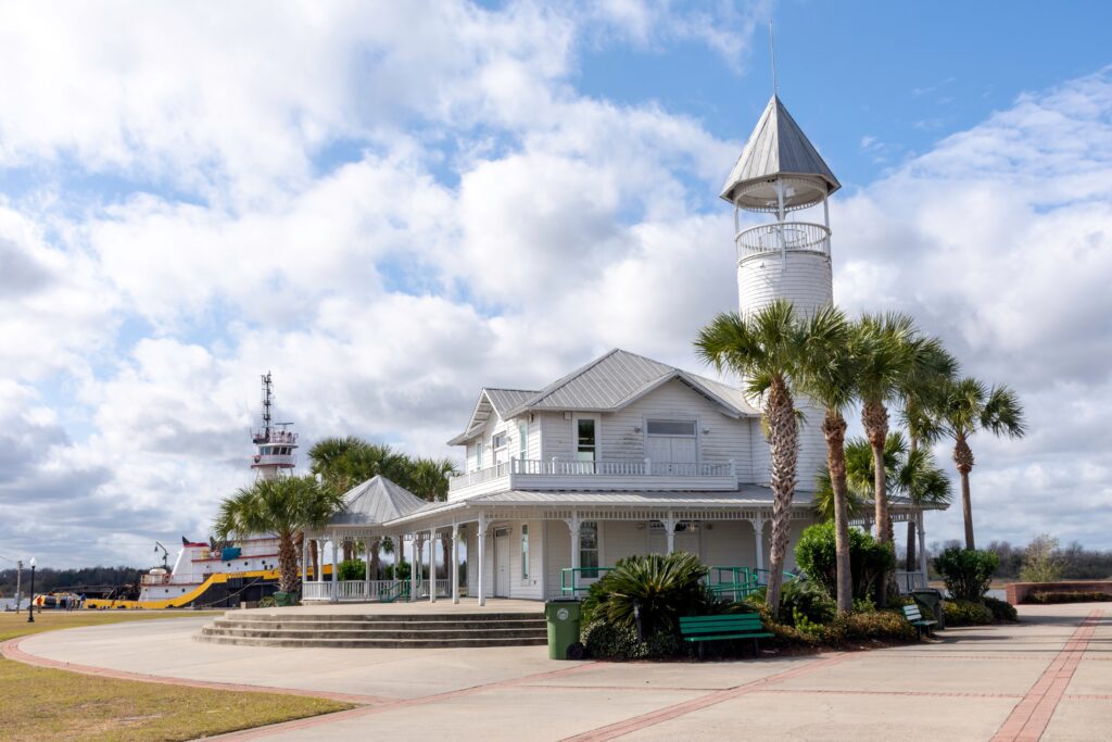 Brunswick, Georgia, USA: A historic building seen at Mary Ross Park, home of a local farmer's market and the annual Brunswick Stewbilee.