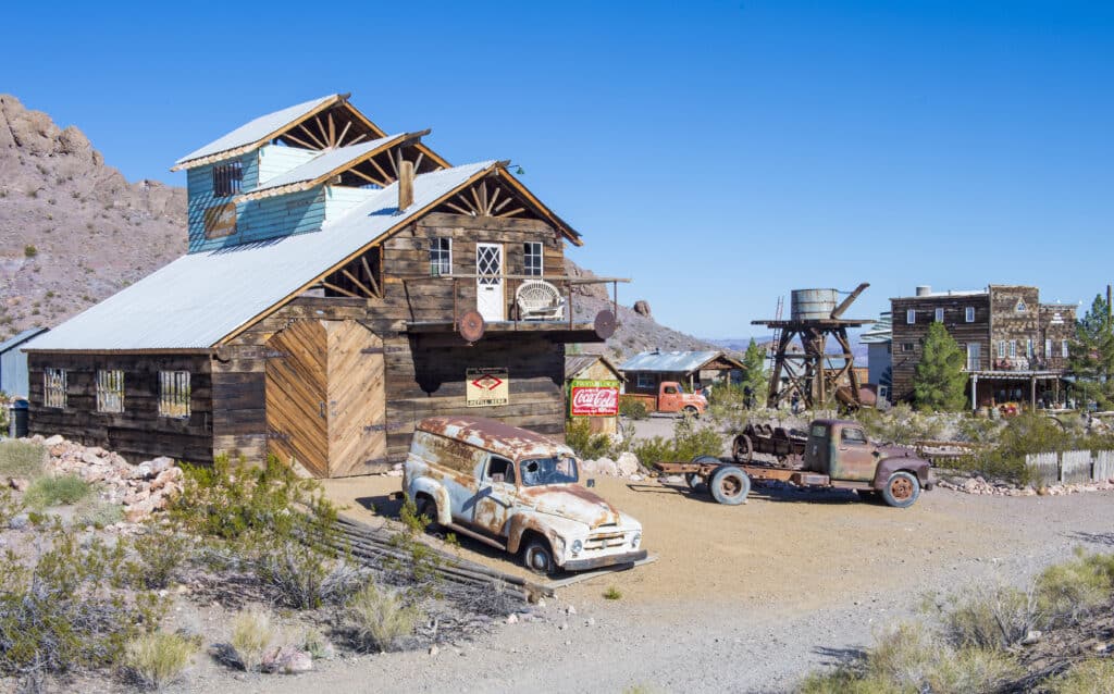 NELSON , USA: Old wooden houses and rusty old cars in Nelson Nevada ghost town