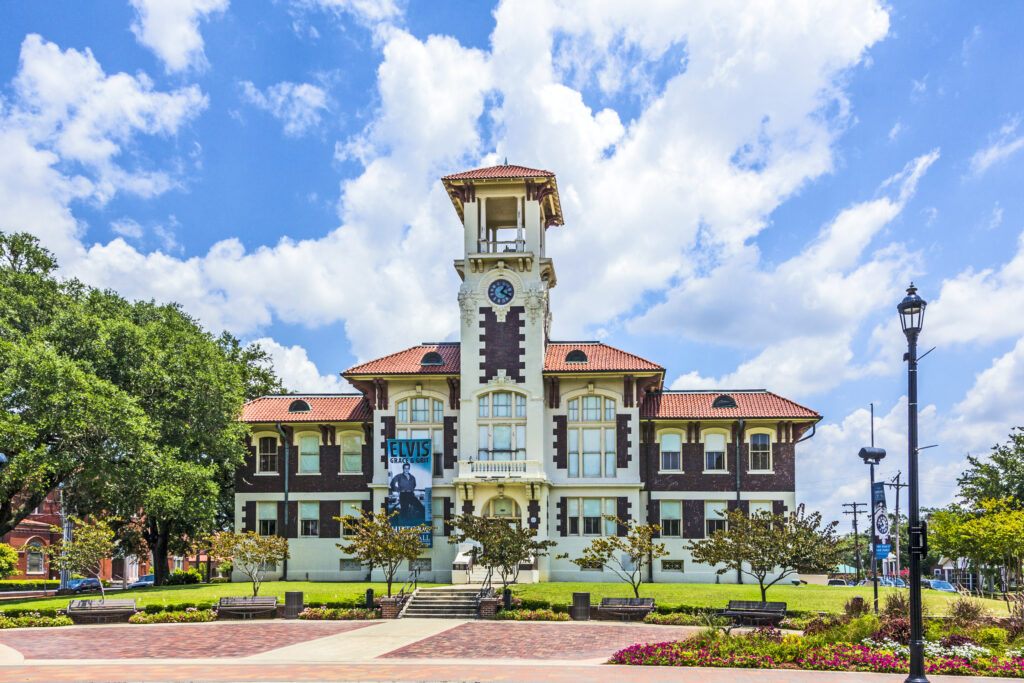 Visit famous historic city hall in Lake Charles, USA. The 1911 Historic City Hall opened its doors after restauration in 2004 as culural facility.