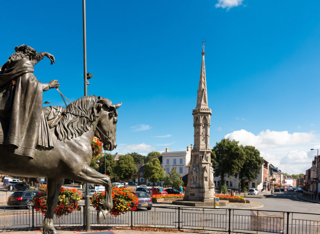 Famous cross and statue of Fine Lady in Banbury, market town in Oxfordshire, England