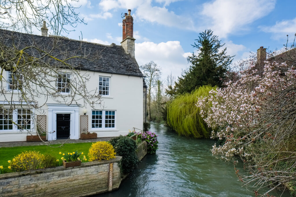 Picturesque Cottage beside the River Windrush at Witney in Oxfordshire