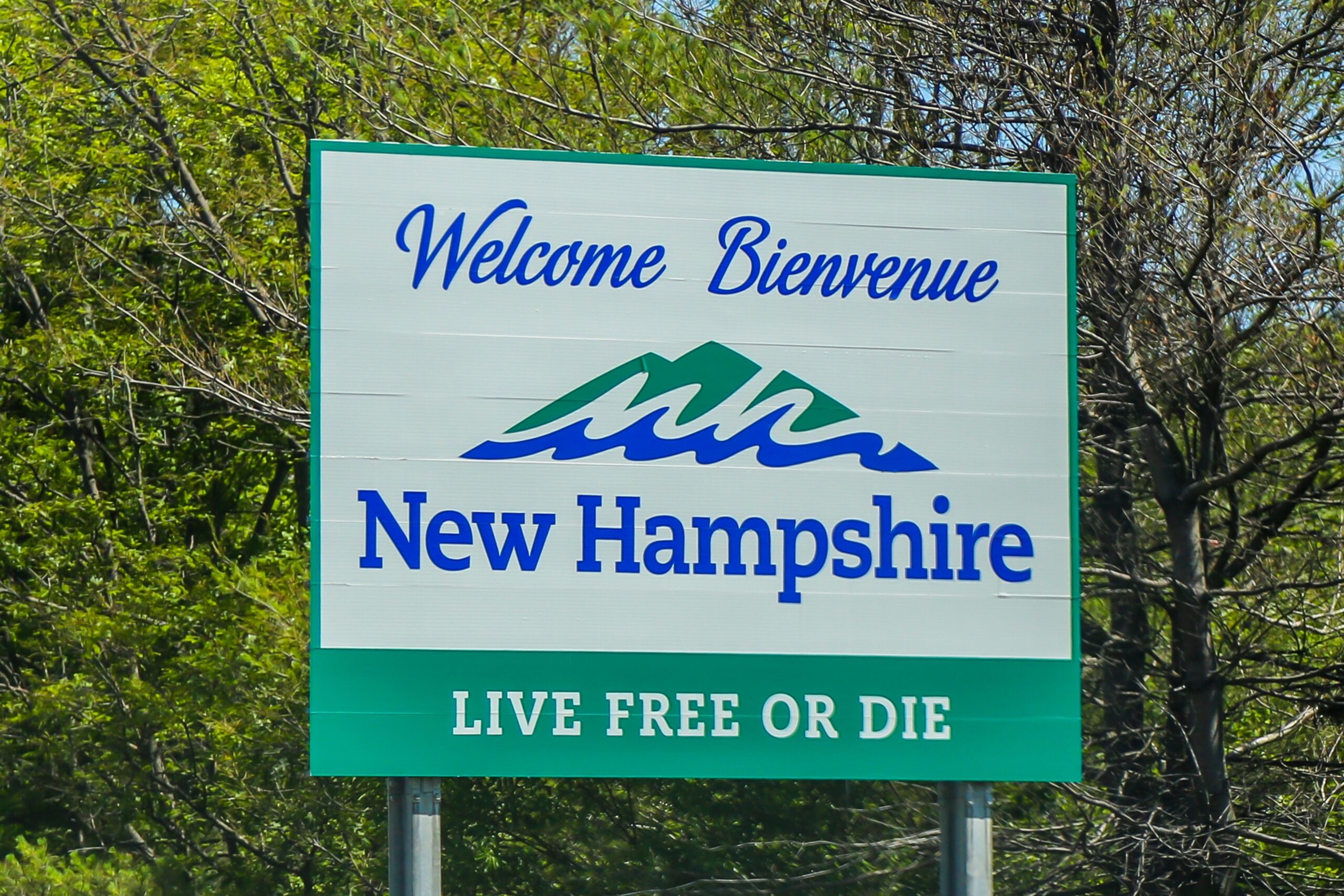NEW HAMPSHIRE: Welcome New Hampshire Live Free or Die sign at New Hampshire state border