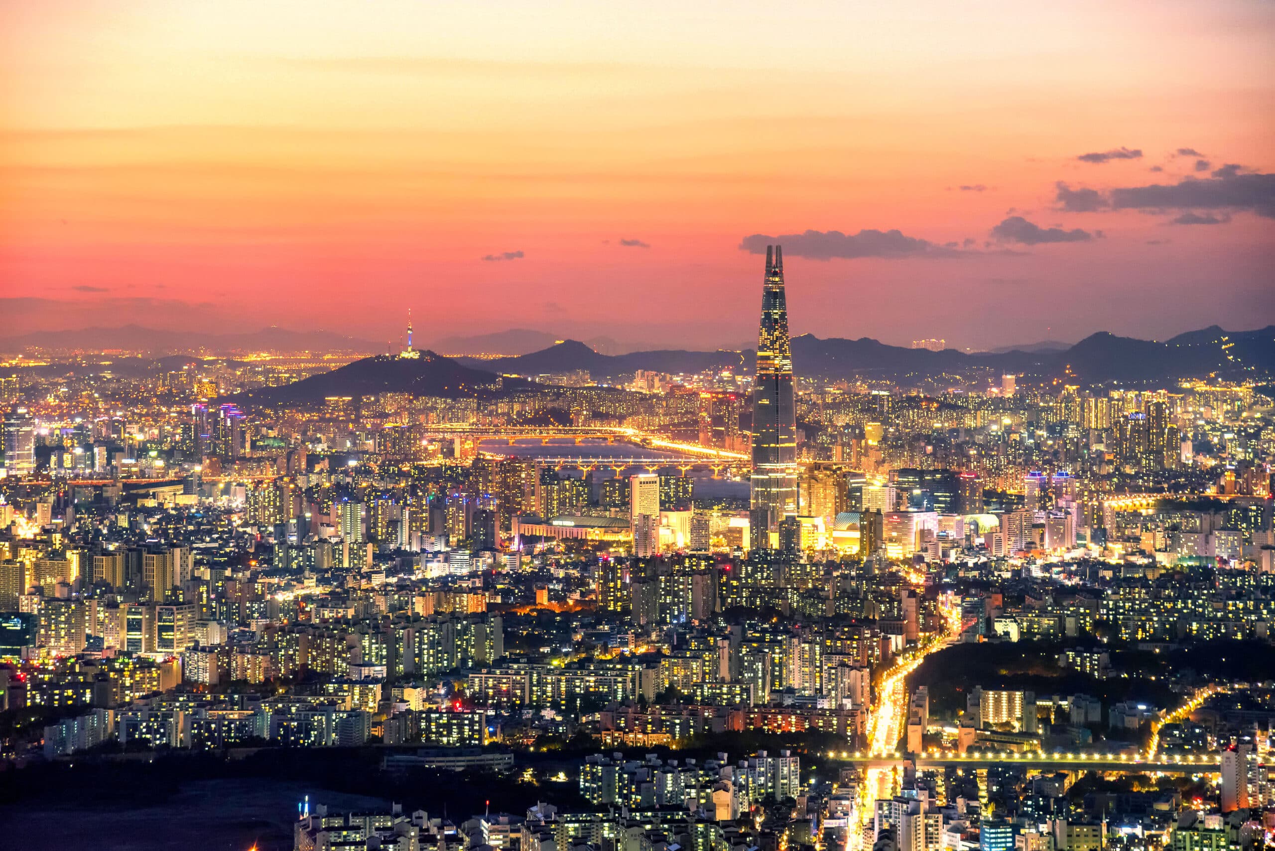 The highlight of Seoul is the Lotte in the evening from the scenic spot at the Namhansanseong national Park in South Korea.