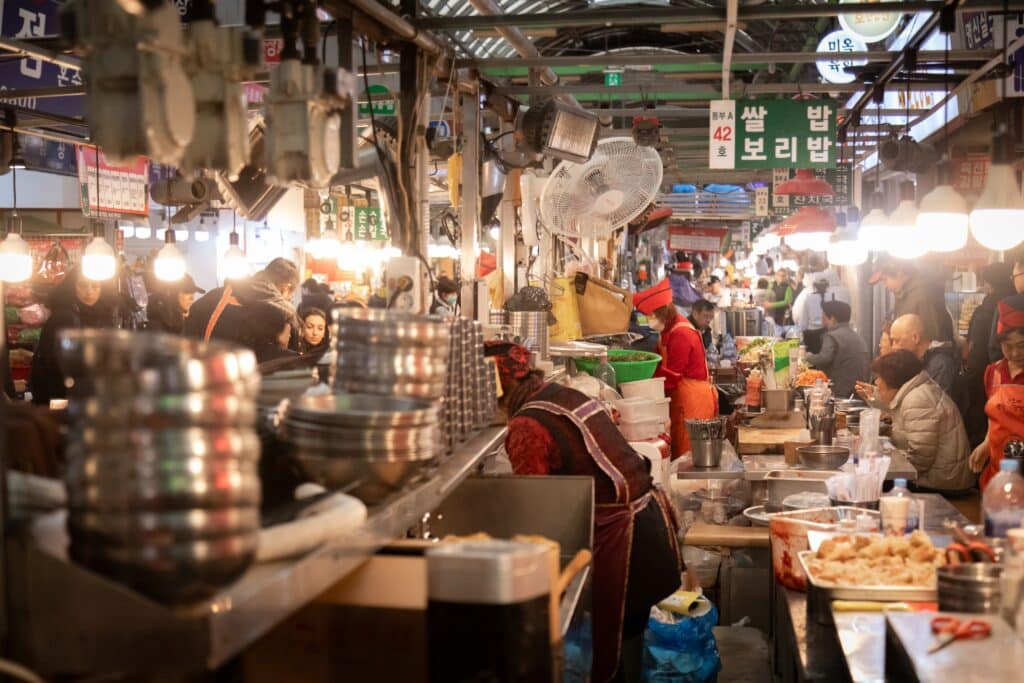 Gwangjang market, Street food stalls with kimchi and tradional dishes of korean cuisine. Vendors serving customers