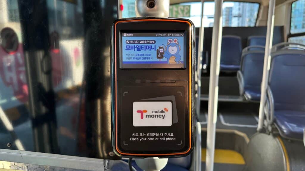 tmoney-card-reader-bus-seoul-public-transport