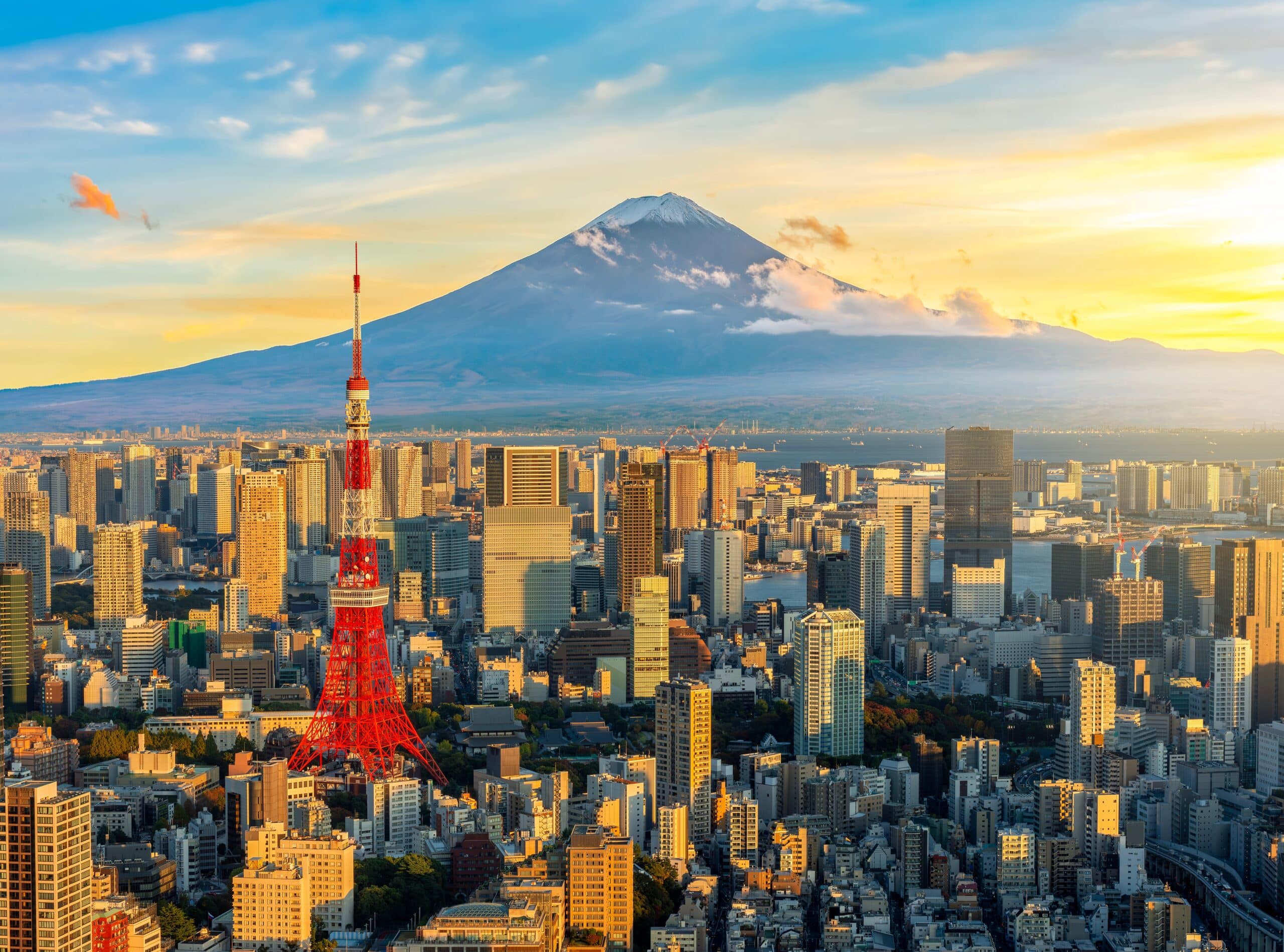 Tokyo skyline with Tokyo Tower and Mount Fuji in the background for a Japan travel itinerary