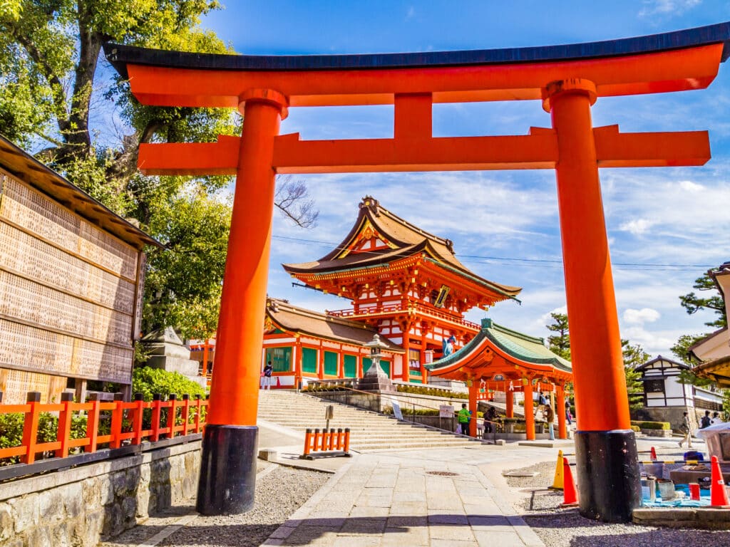 Main entrance and giant torii gate at Fushimi Inari Taisha in Kyoto